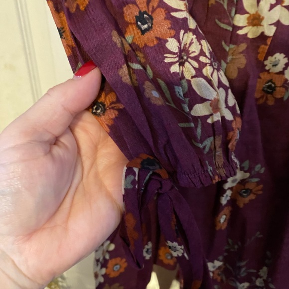 BNWT beautiful floral top by Hayden in LA - Picture 5 of 5